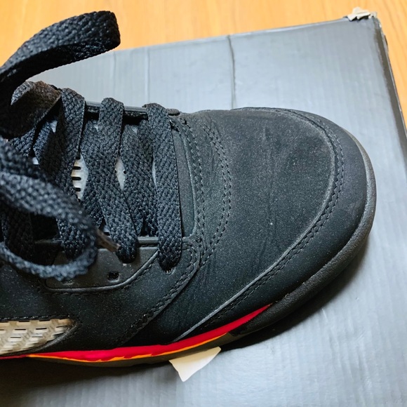 COPY - Girls Air Jordan Retro 5 - Picture 4 of 7